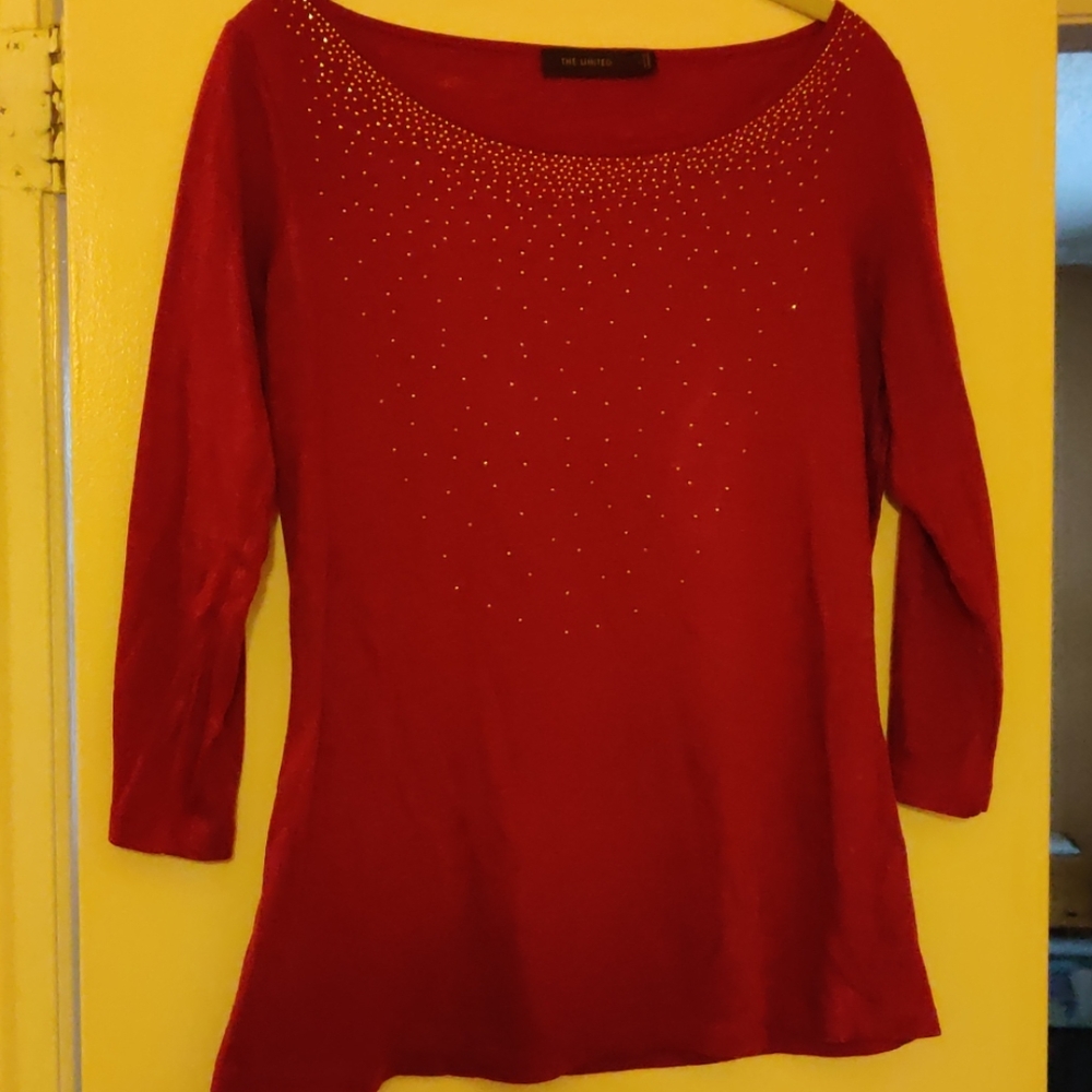Maroon lightly embezzled top